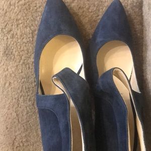 Suede leather pump